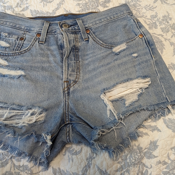 Levi's 501 Original High Rise Distressed Jean Shorts | Size 27 - Picture 9 of 10